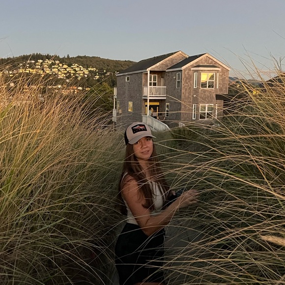 Meet your Posher, Britta - Picture 1 of 1